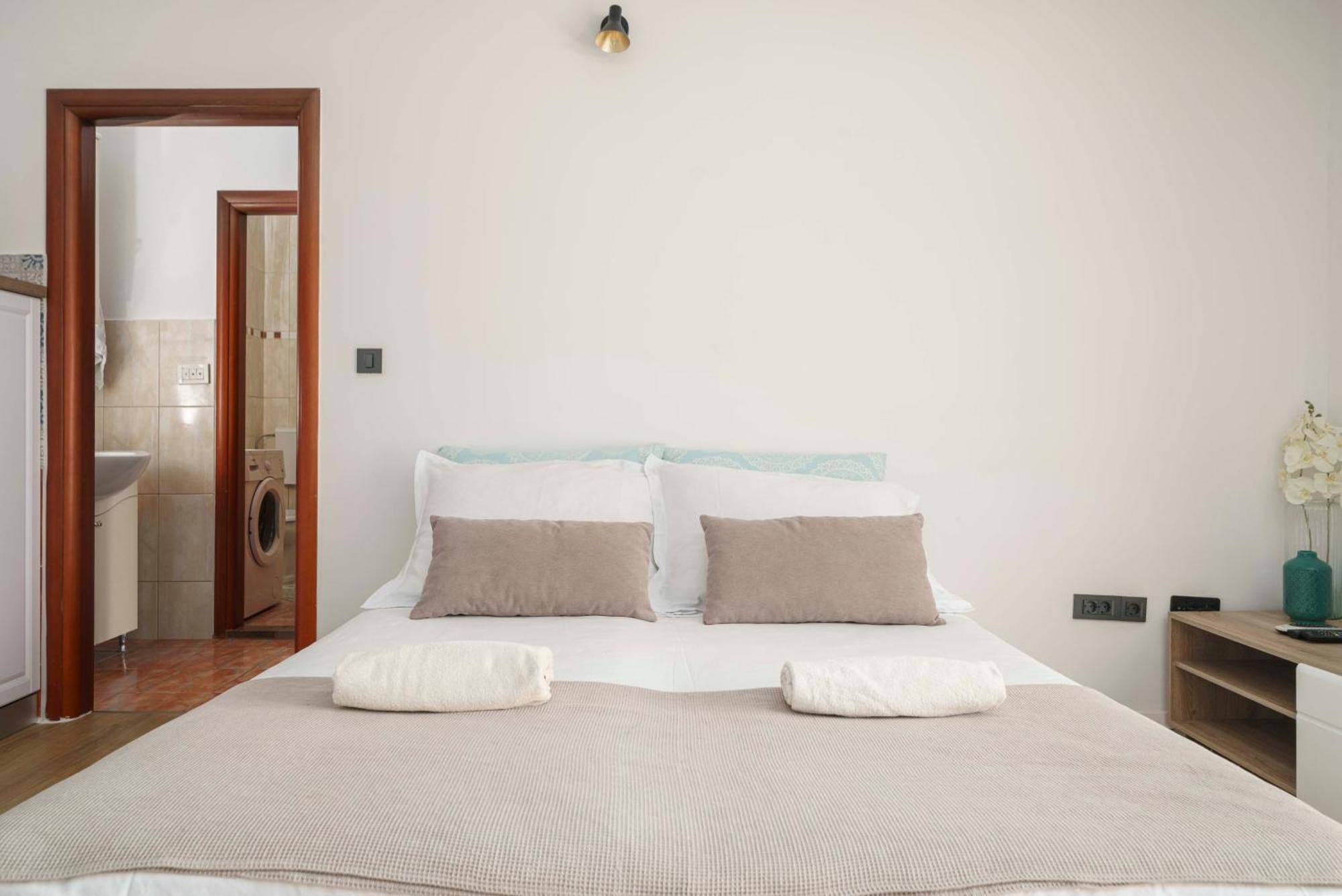 Apartments Vitis - City Centre - Free Parking โวดีเซ ภายนอก รูปภาพ
